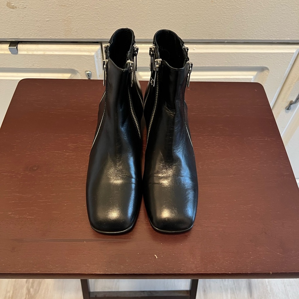 MA & LO Italian Black Leather Ankle Boot
W/Zippers Sz 37 (US 7) Biker Goth Moto